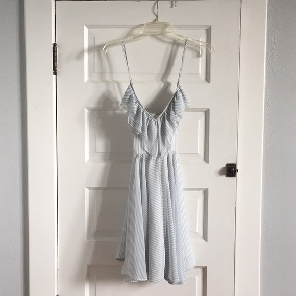 GUESS Striped Dress w front ruffle - Picture 3 of 4